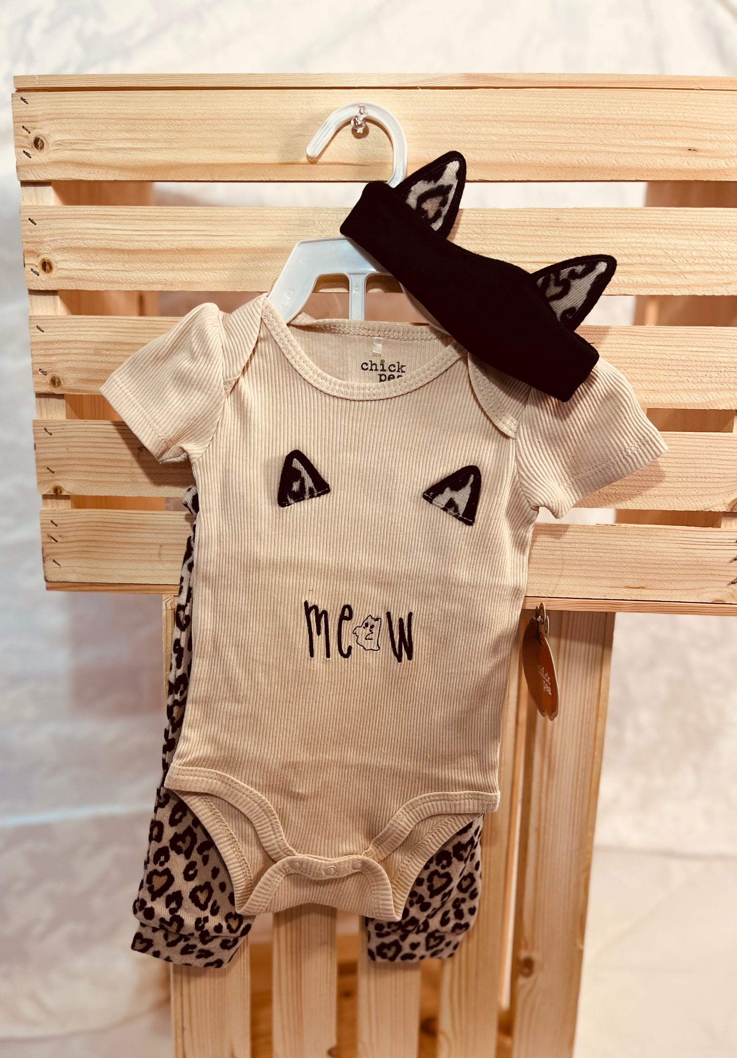Purrfectly Cute 3-Piece Baby Girl Outfit – Bodysuit, Leopard Pants & Cat Ear Headband